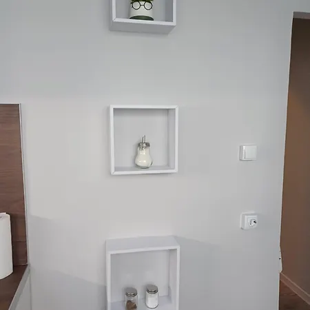 Maya's Airport شقة