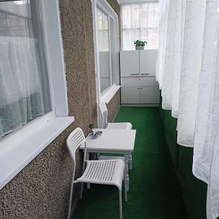 Maya's Airport Apartman