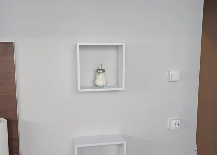 Maya's Airport Apartment